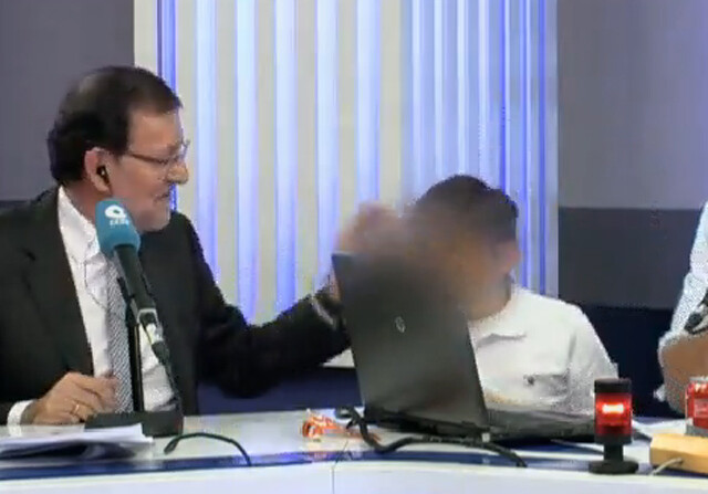 Colleja de Rajoy a su hijo