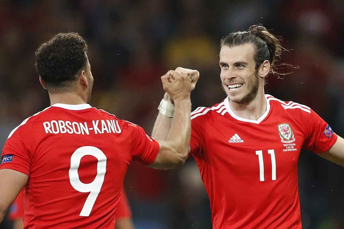 Robson Kanu, con la selección de Gales