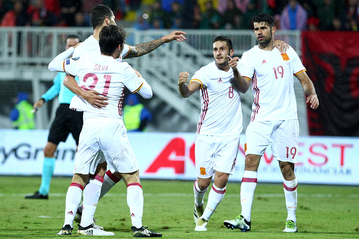 España celebra el gol de Diego Costa