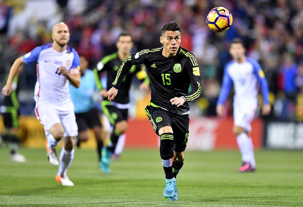 Héctor Moreno contento con México