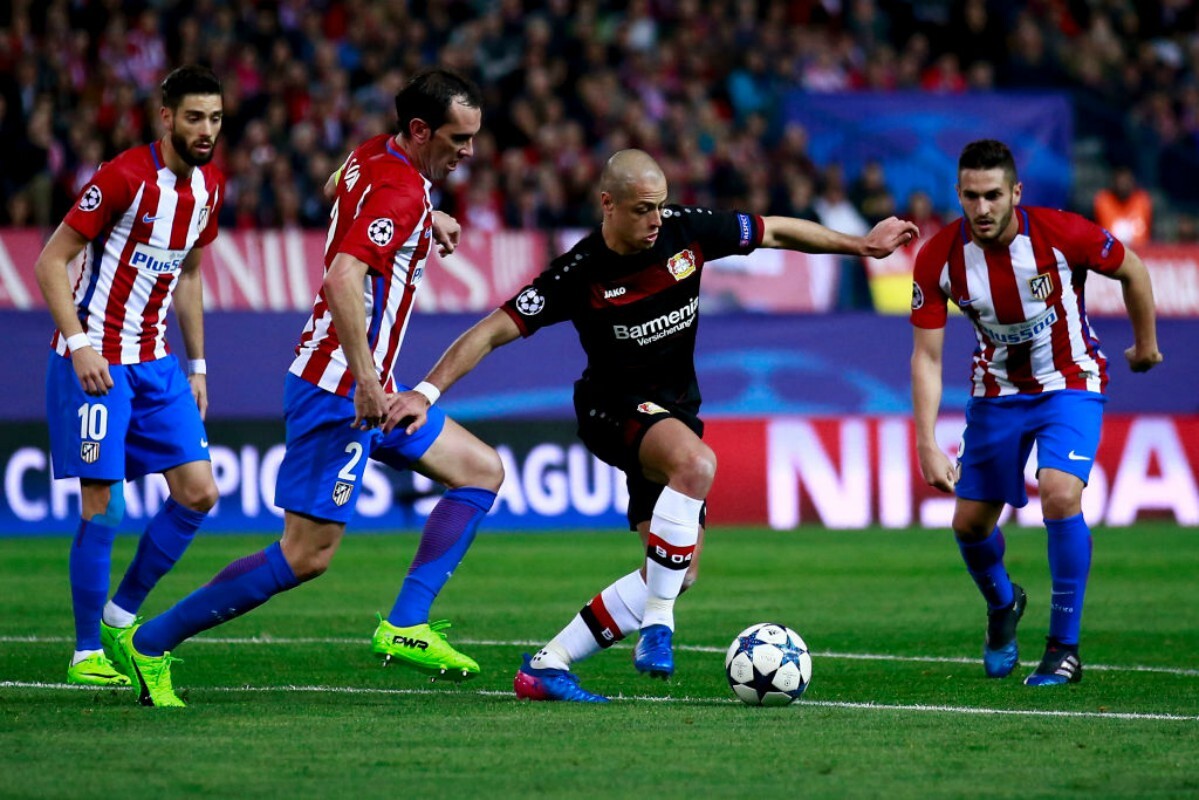 Chicharito Hernández frente al Atlético de MAdrid