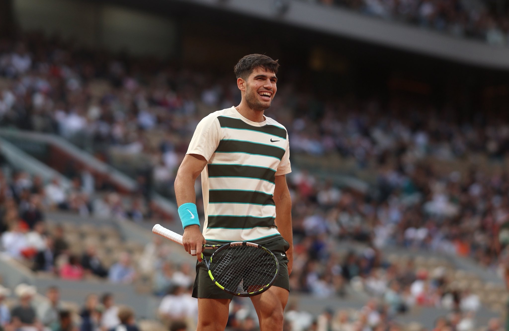 Alcaraz arrasa a Tommy Paul y ya está en semifinales de Roland Garros